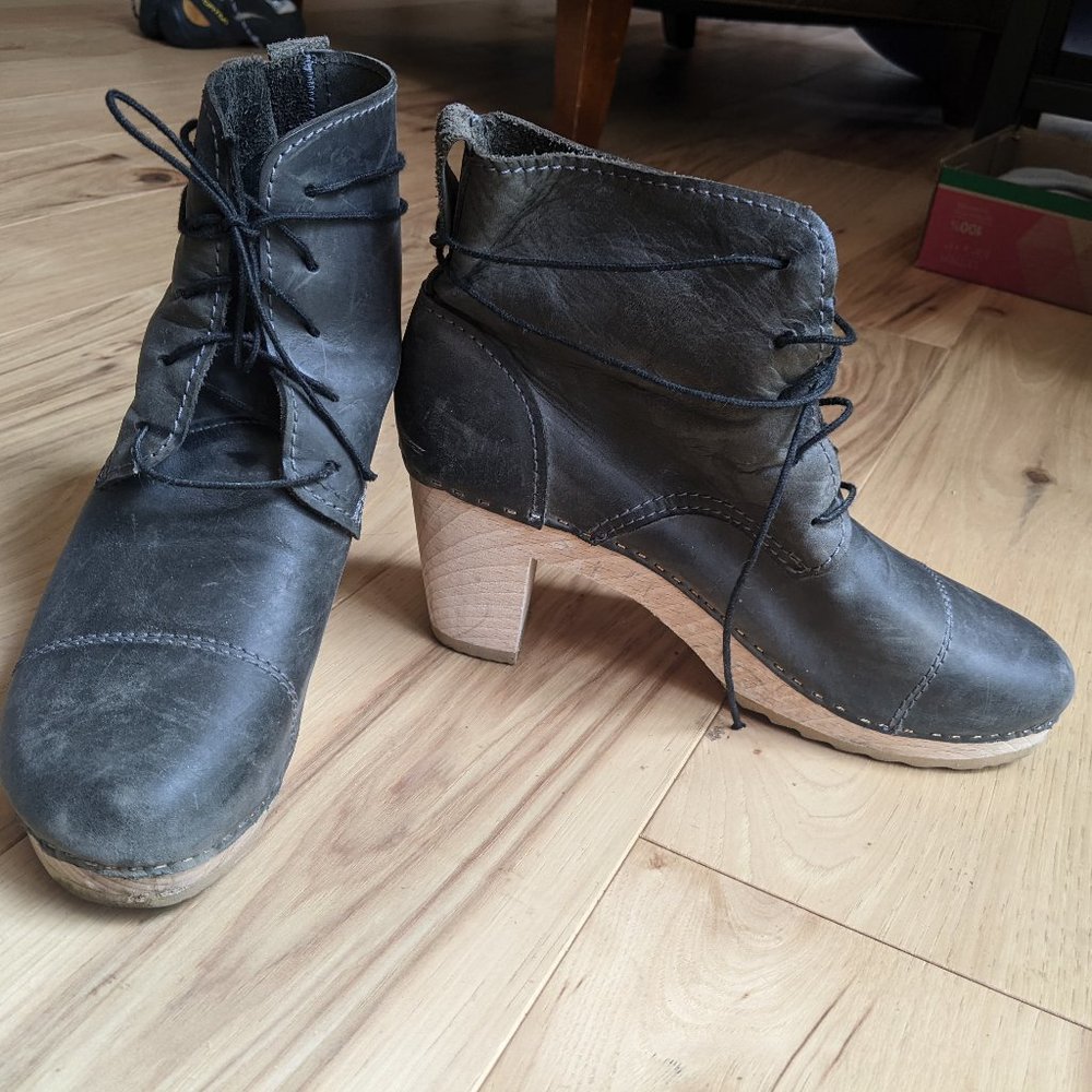 Bryr lace up clog booties in Black